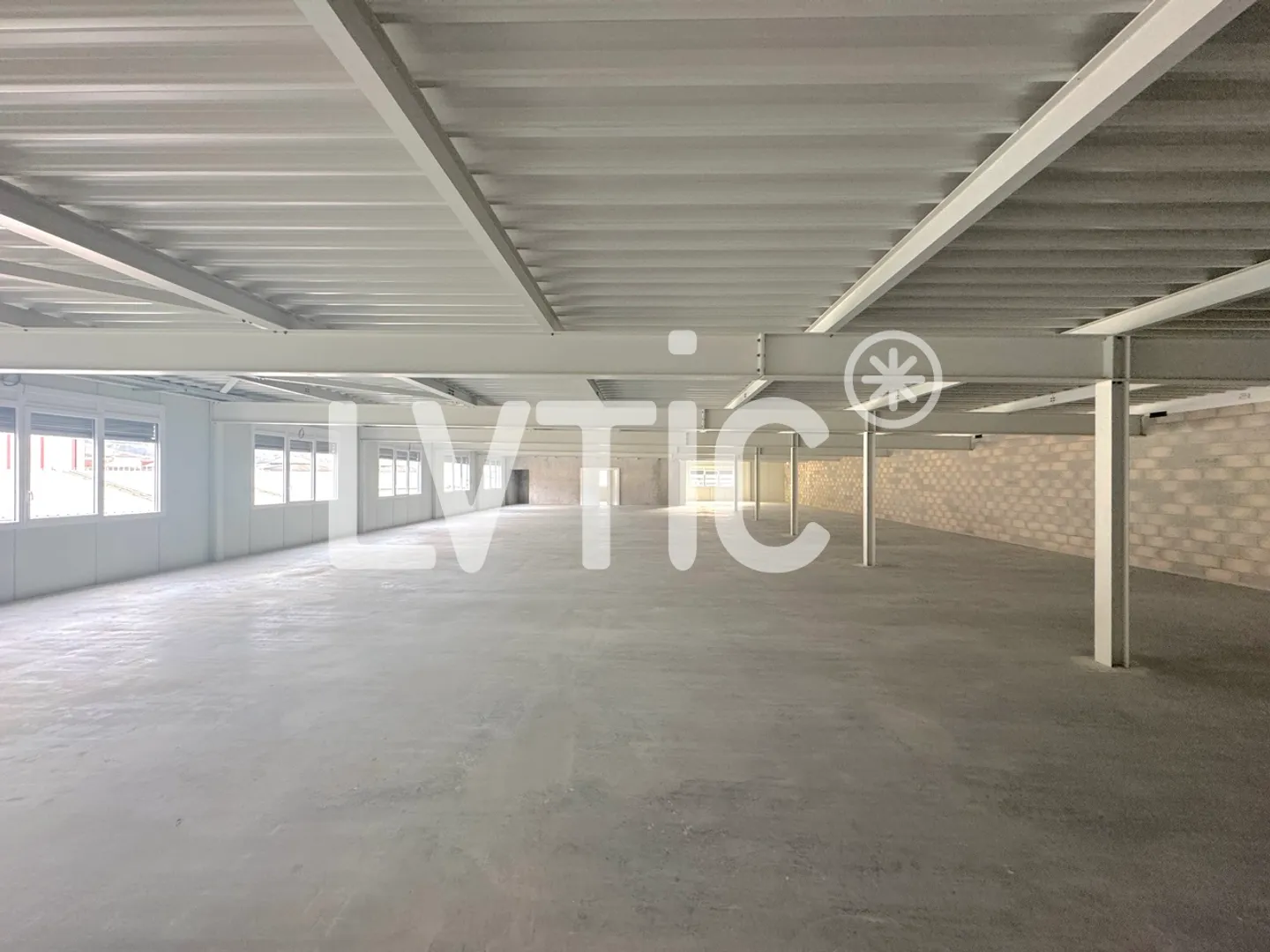 Locaux, bureaux de 565 m2 à louer à Villeneuve - Photo 3 sur 10