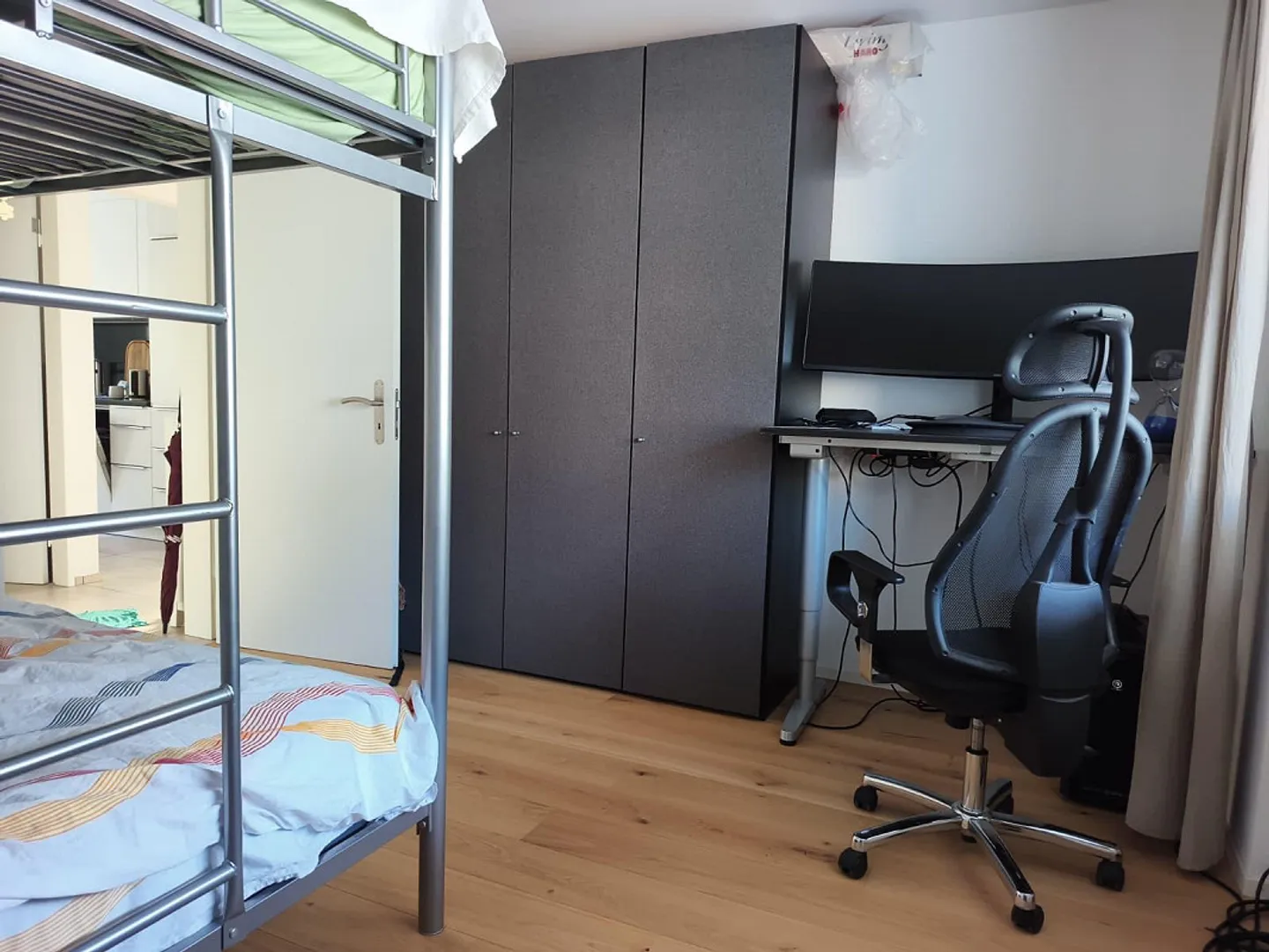 Furnished shared room in a 63 sqm apartment in Domat/Ems - Photo 4 of 10