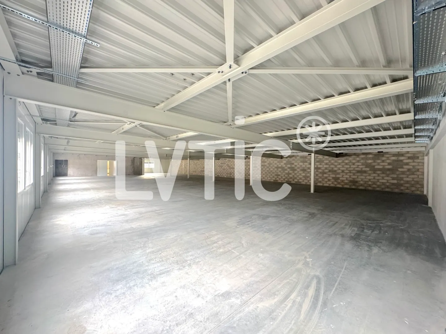 Locaux, bureaux de 565 m2 à louer à Villeneuve - Photo 4 sur 10