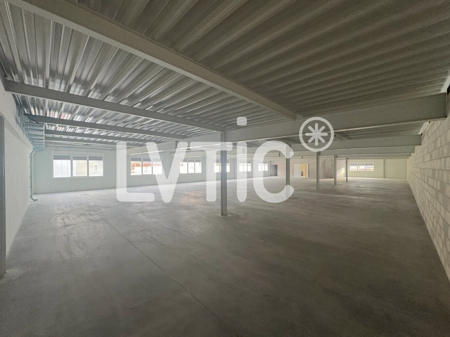 Locaux, bureaux de 565 m2 à louer à Villeneuve - Photo 5 sur 10