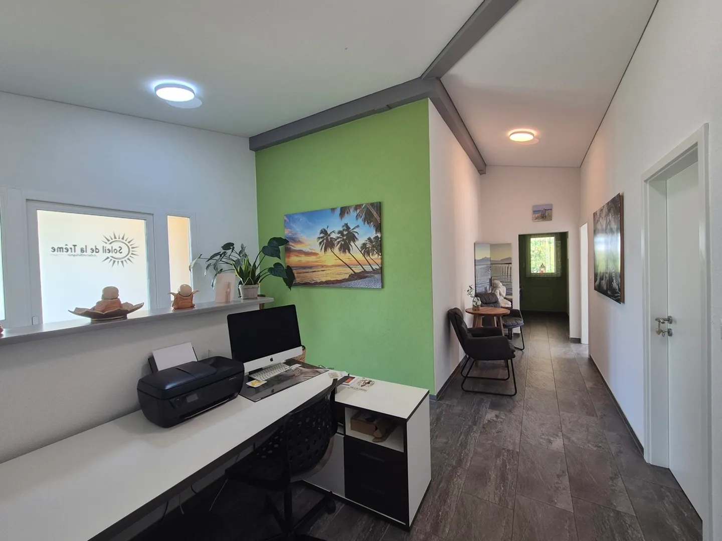 THE TOUR-DE-TRÊME / Local of 13 m2 - Photo 3 of 8