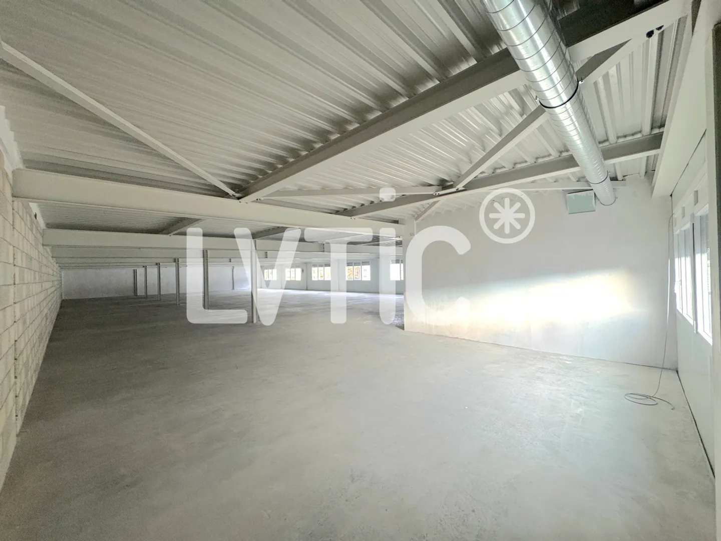 Locaux, bureaux de 565 m2 à louer à Villeneuve - Photo 6 sur 10