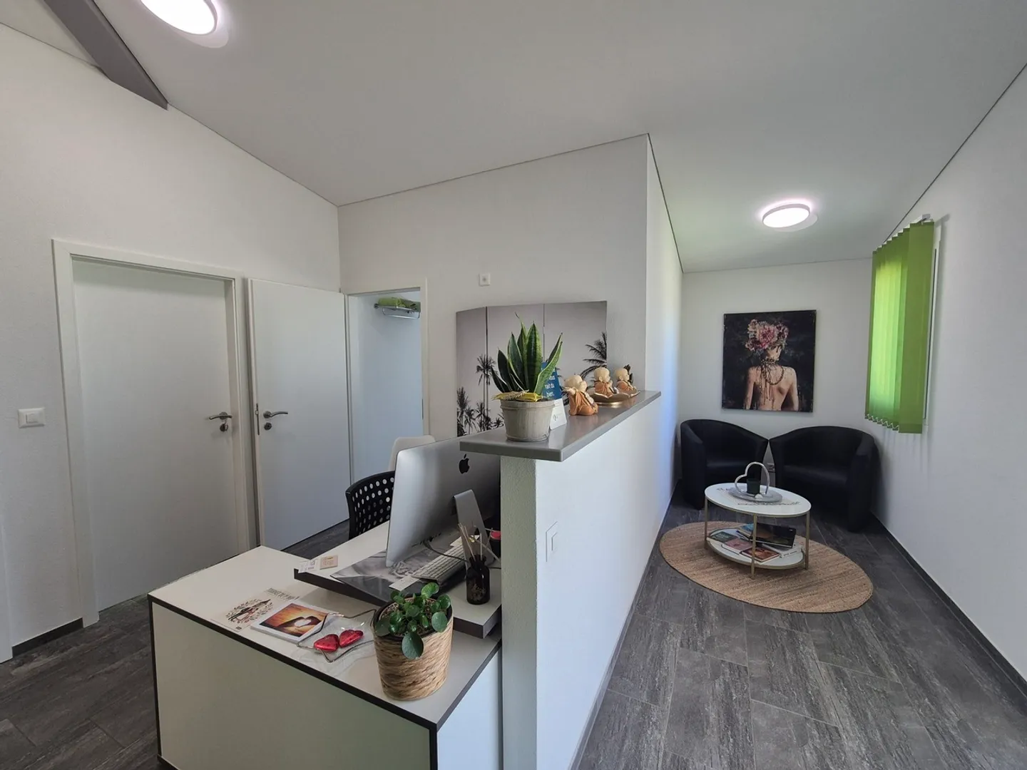 THE TOUR-DE-TRÊME / Local of 13 m2 - Photo 4 of 8