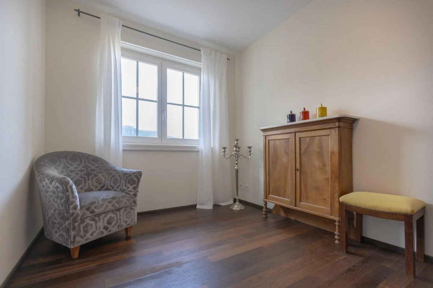 STUNNENDE VILLA MIT 5,5 ZIMMERN UND SEEBLICK IN COLLINA D'ORO - Foto 8 von 11