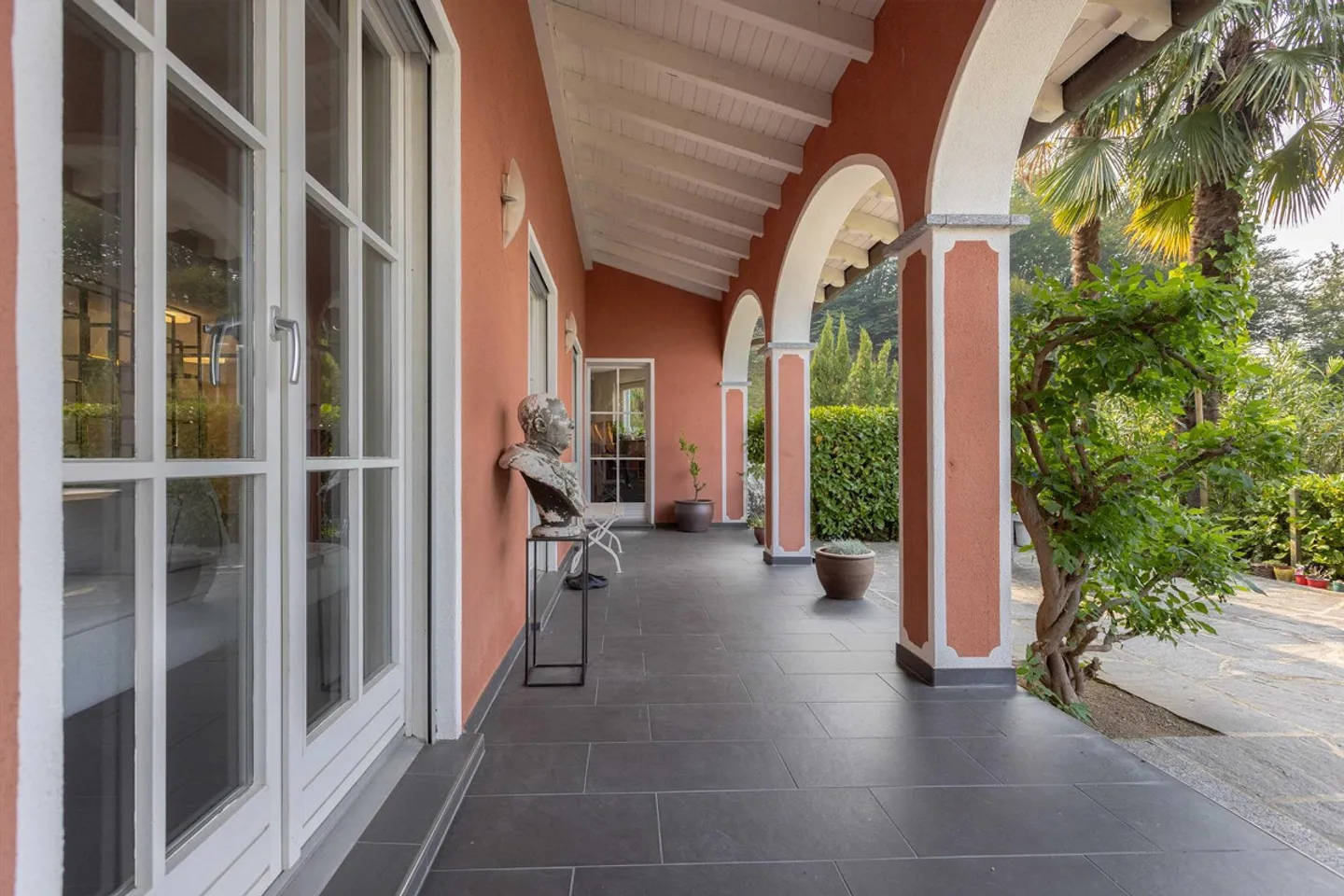 STUNNENDE VILLA MIT 5,5 ZIMMERN UND SEEBLICK IN COLLINA D'ORO - Foto 9 von 11