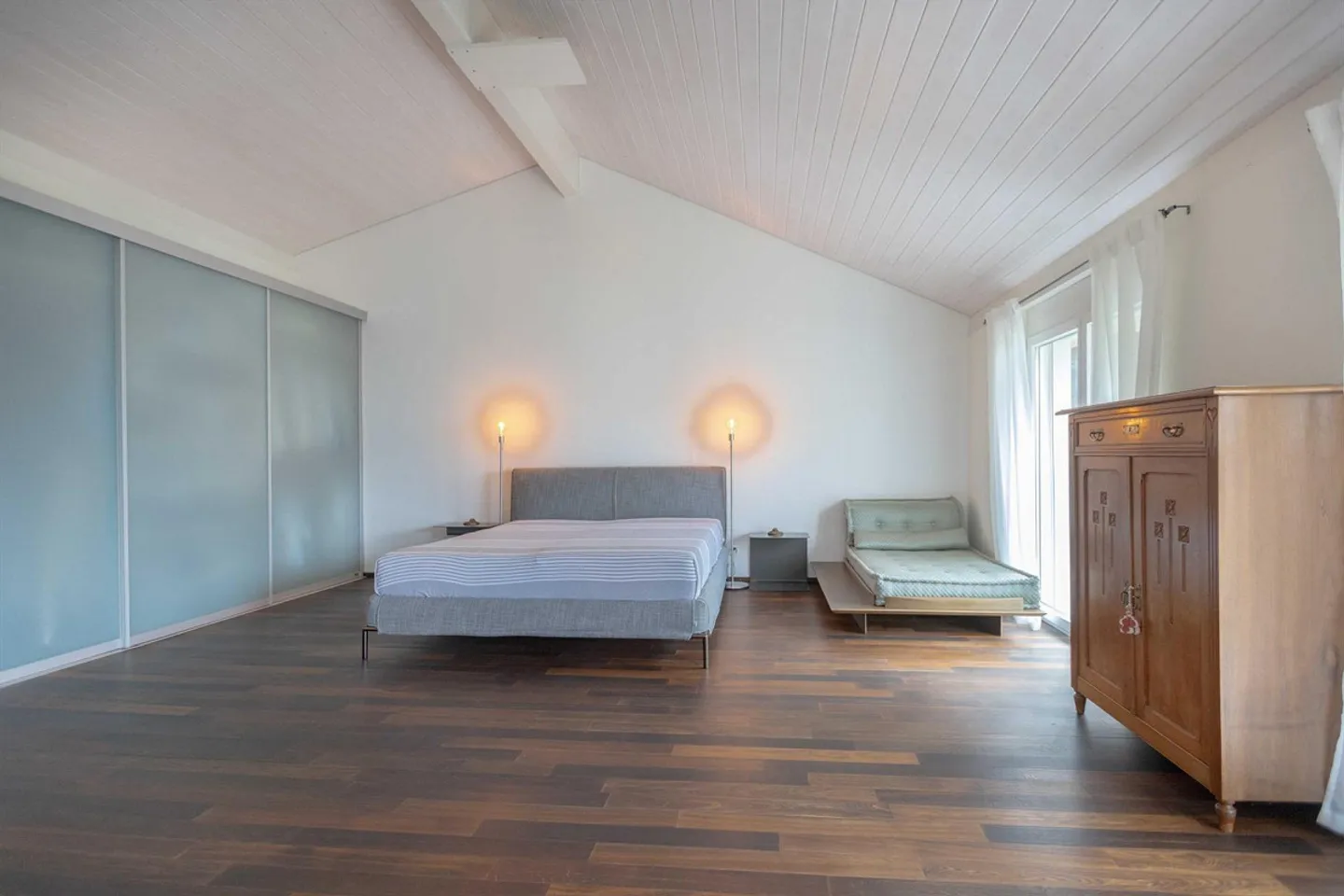 STUNNENDE VILLA MIT 5,5 ZIMMERN UND SEEBLICK IN COLLINA D'ORO - Foto 7 von 11