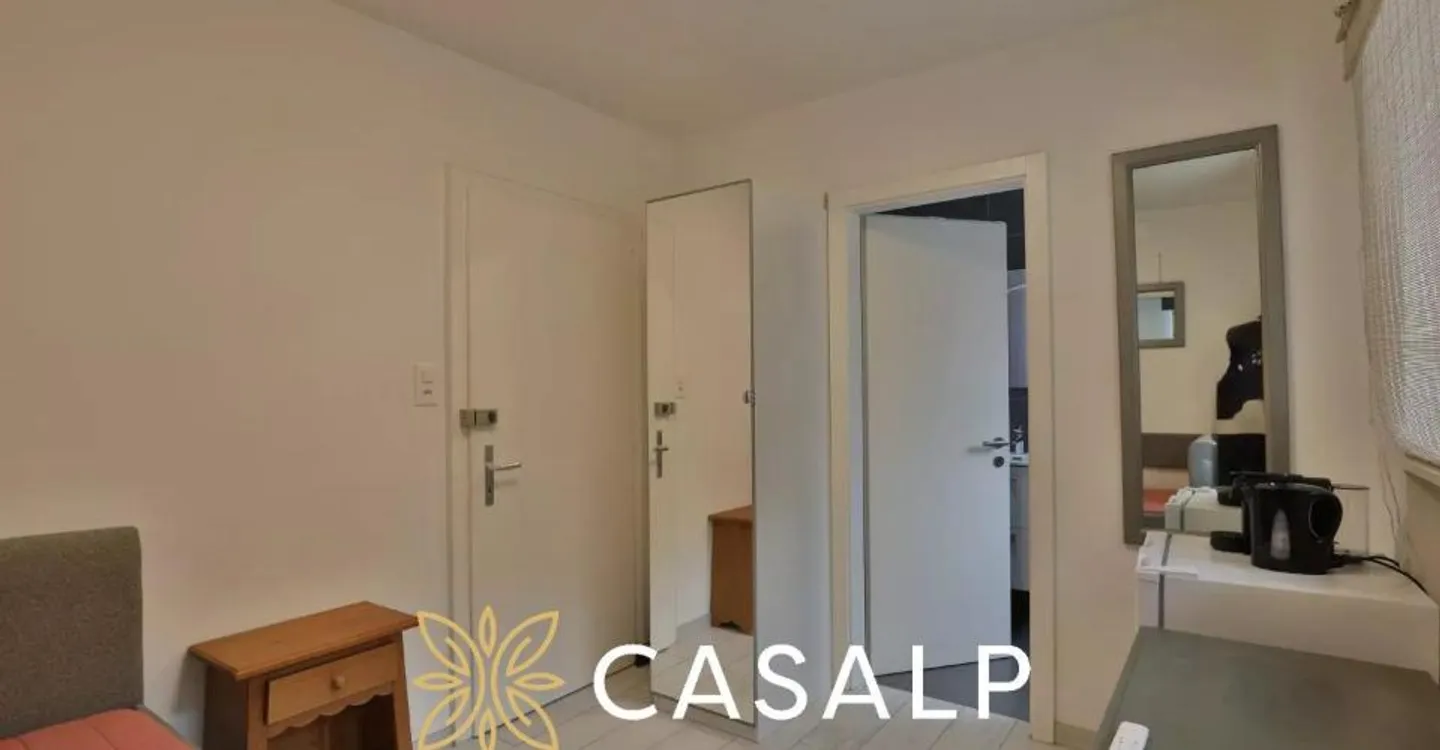 Charming 2.5 room renovated apartment in Crans-Montana - Photo 2 of 13