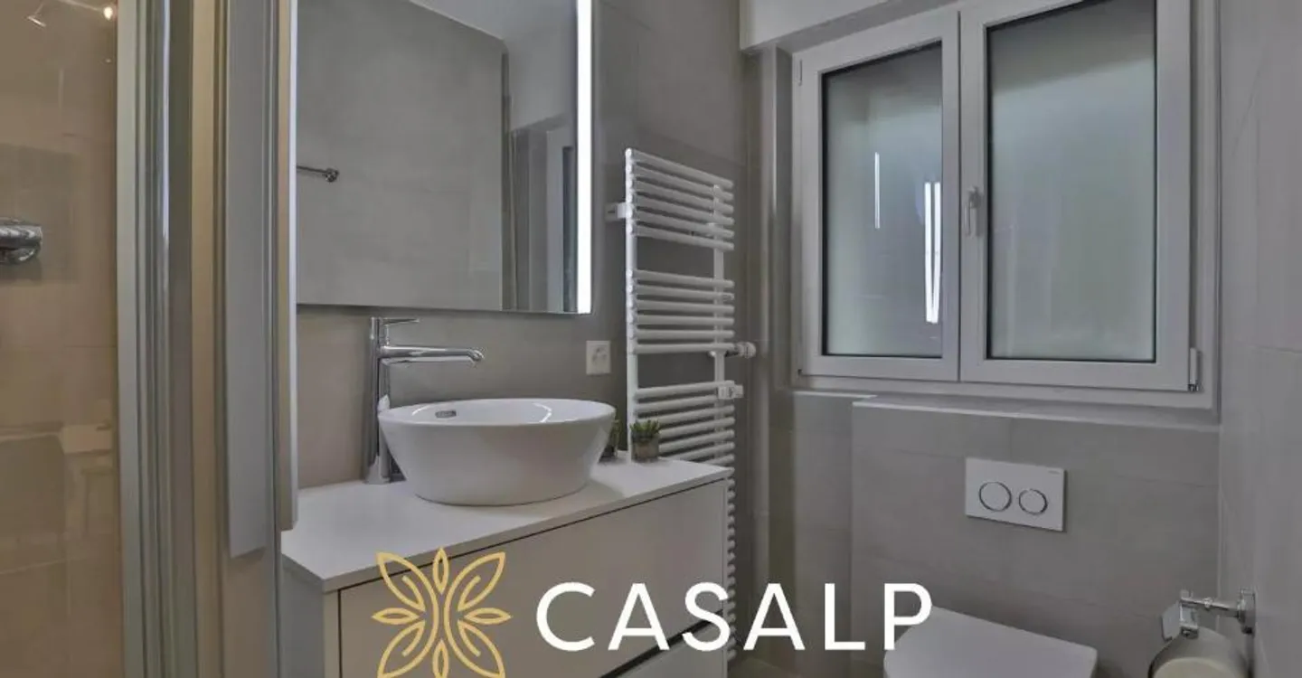 Charming 2.5 room renovated apartment in Crans-Montana - Photo 3 of 13