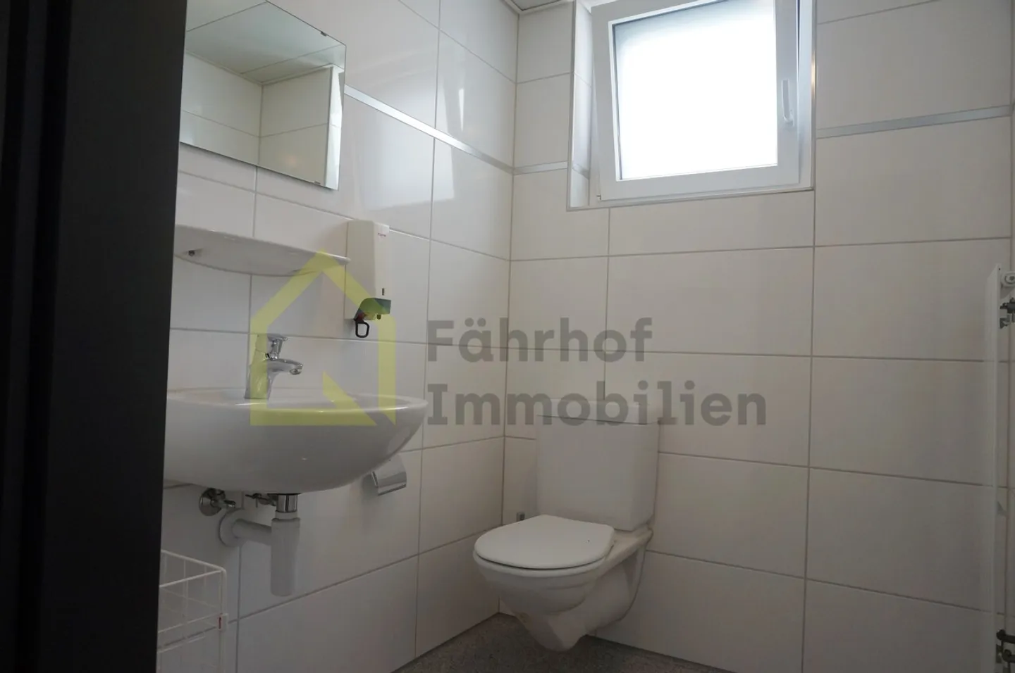 Bureaux modernes et lumineux près de l'accès autoroutier - Photo 6 sur 11