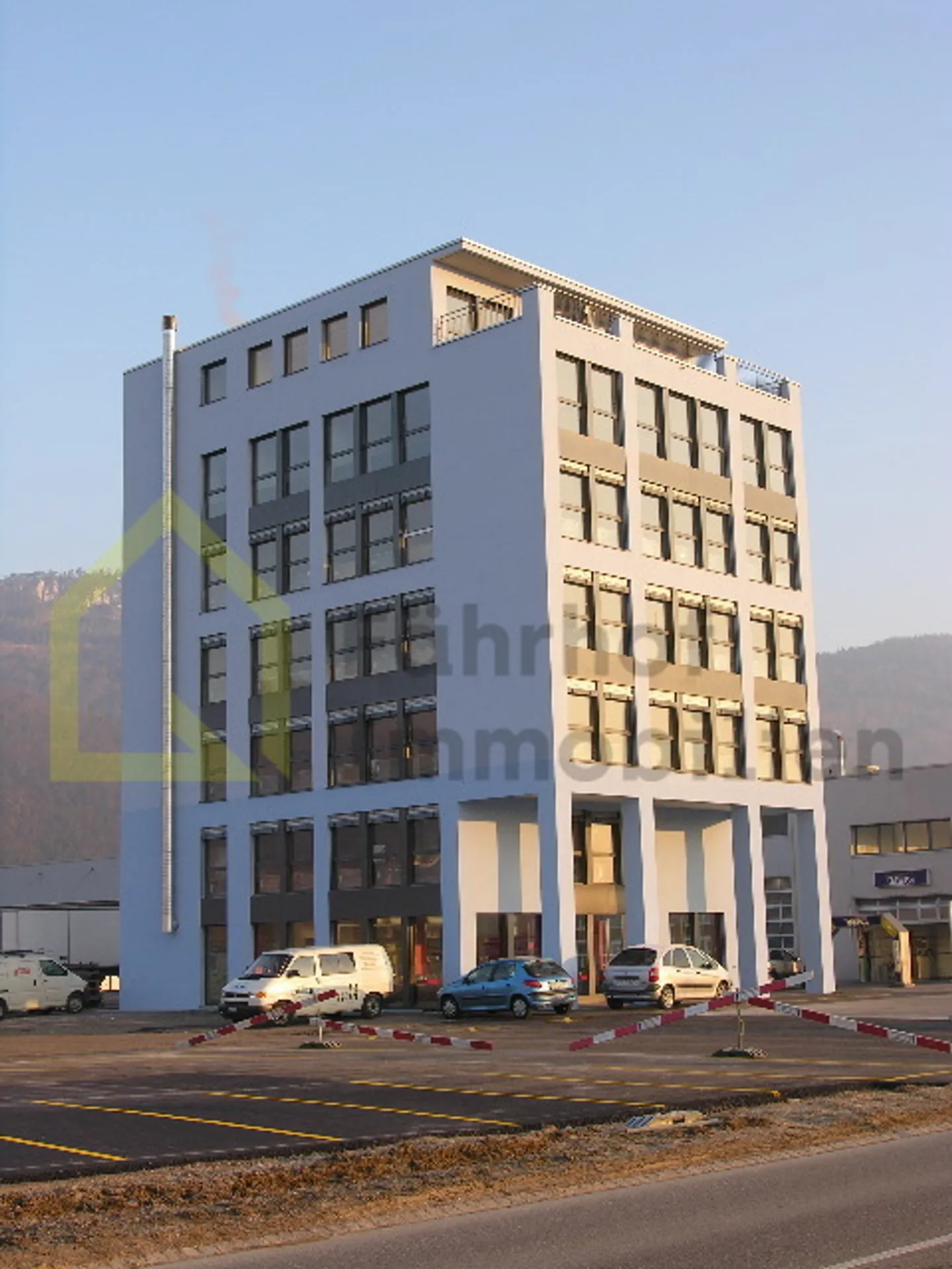 Bureaux modernes et lumineux près de l'accès autoroutier - Photo 10 sur 11