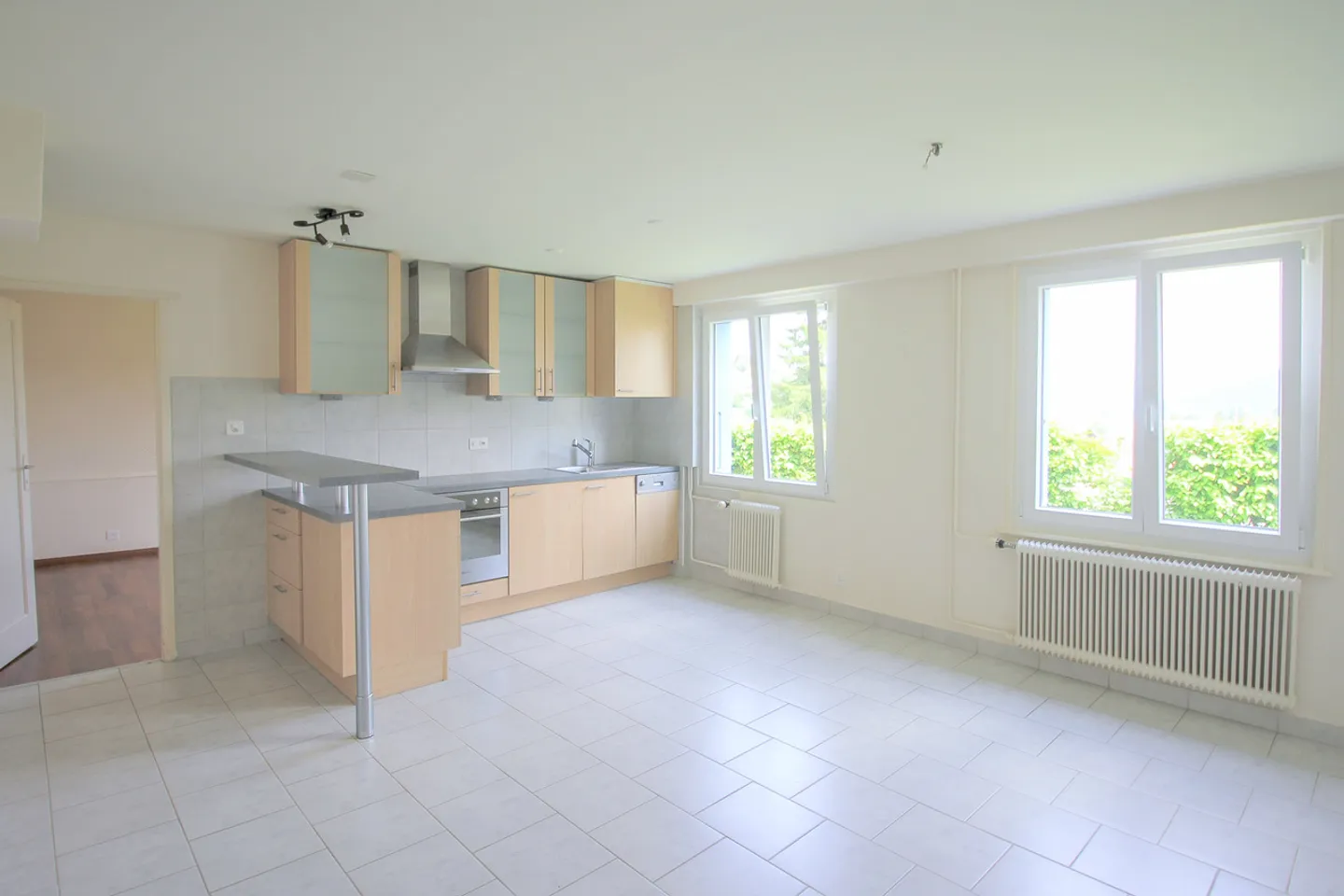 Apartment for rent - Photo 2 of 7