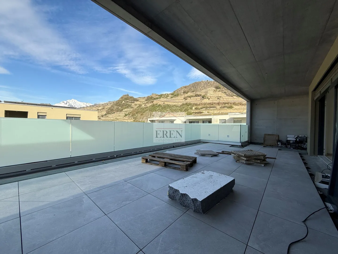 Spazioso attico di 4,5 stanze con terrazza panoramica di 68 m2 - Foto 1 di 32