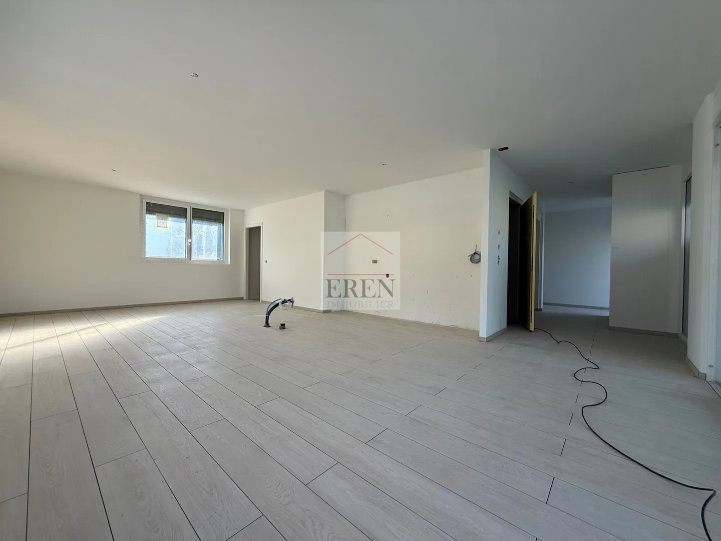 Spazioso attico di 4,5 stanze con terrazza panoramica di 68 m2 - Foto 2 di 32