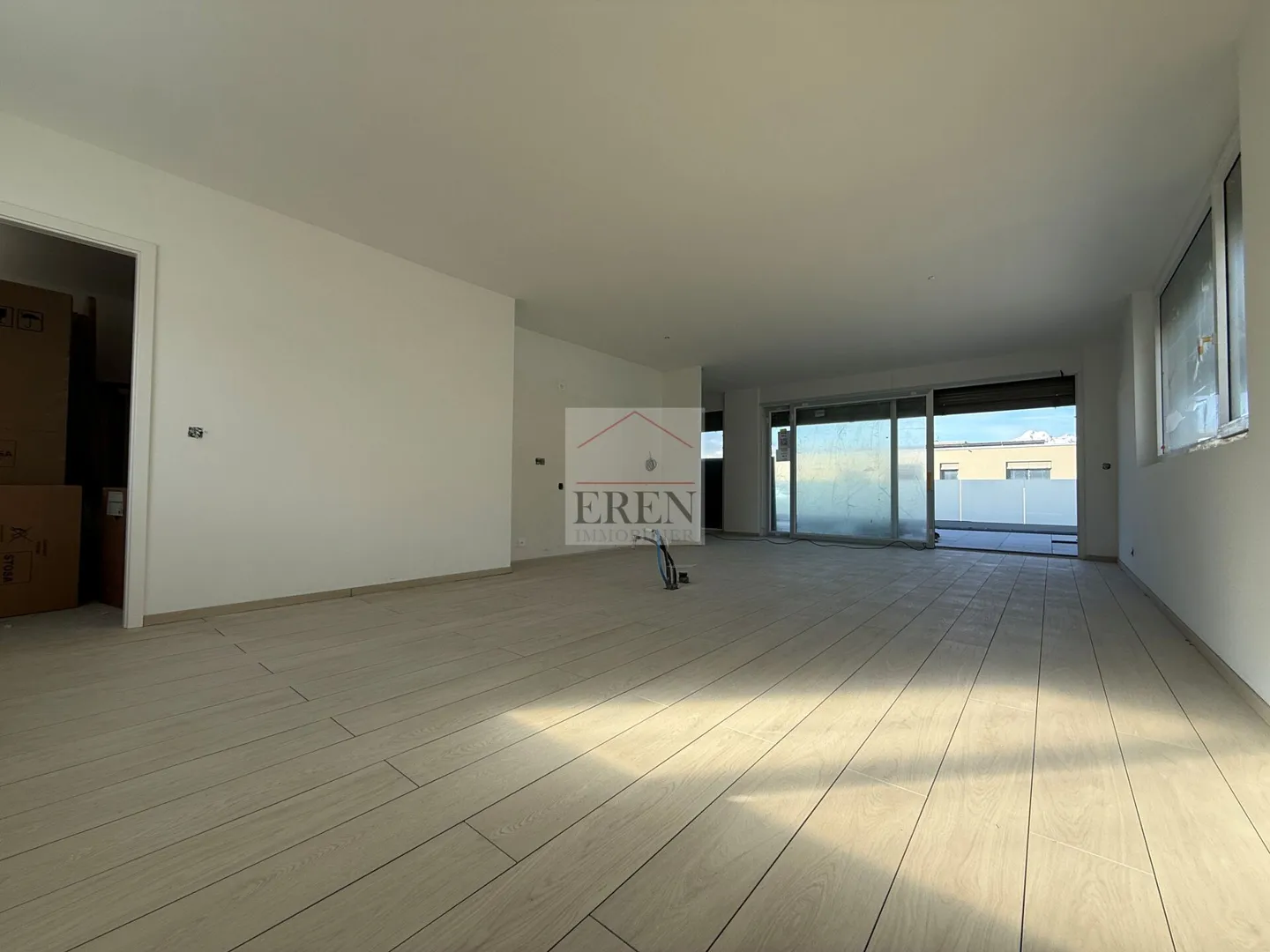 Spazioso attico di 4,5 stanze con terrazza panoramica di 68 m2 - Foto 3 di 32