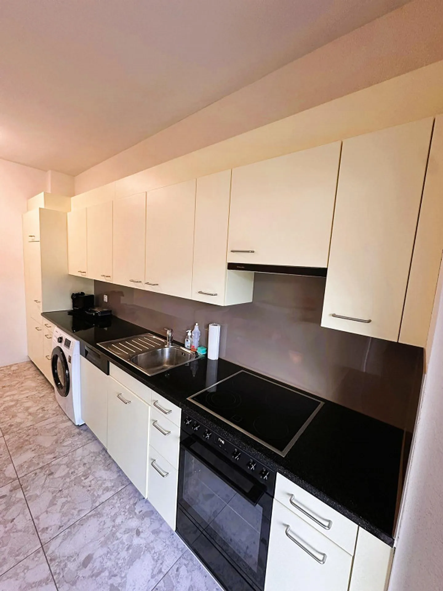 Modernes Apartment mit Balkon - Foto 1 von 10