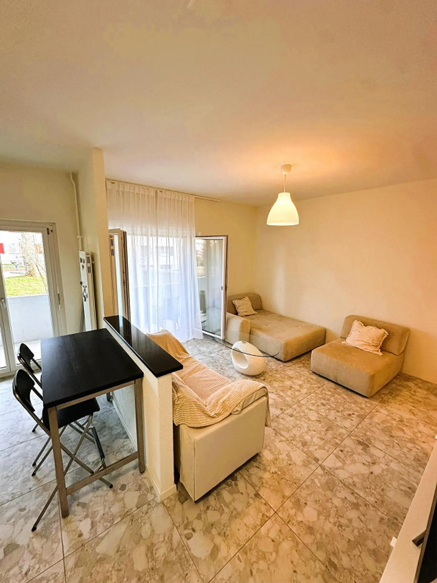 Modernes Apartment mit Balkon - Foto 3 von 10