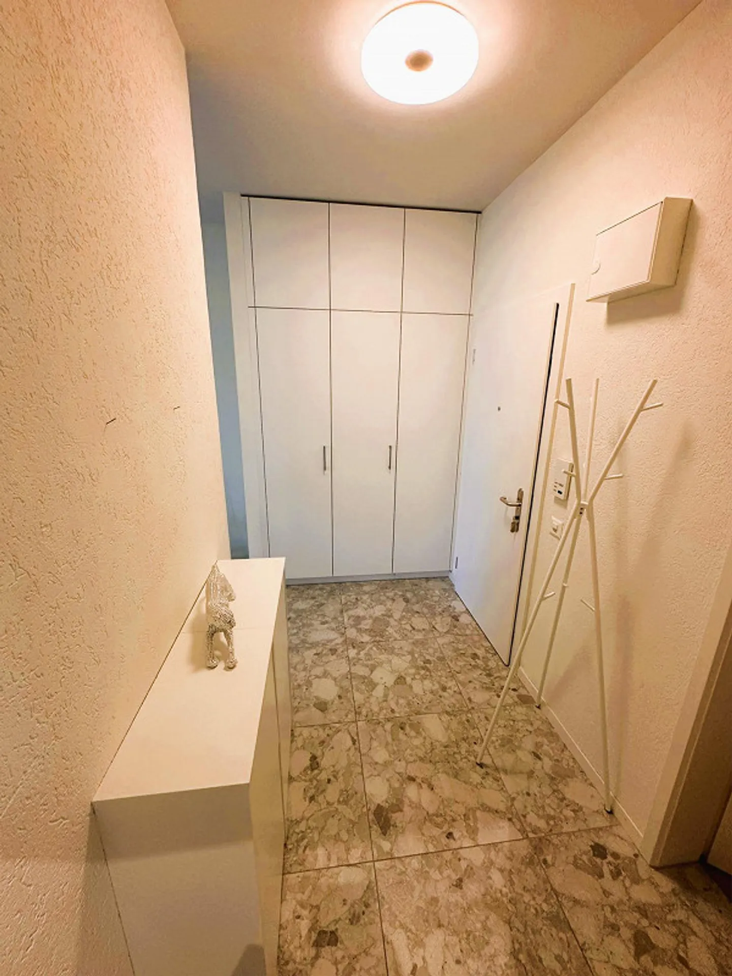 Modernes Apartment mit Balkon - Foto 9 von 10