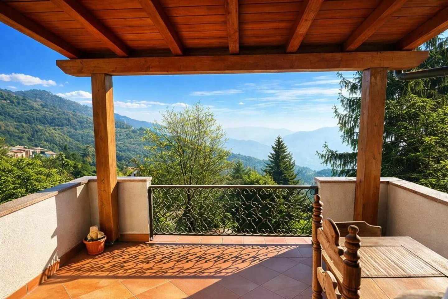 Casa unifamiliare in posizione tranquilla con vista, da ristrutturare - Foto 1 di 15