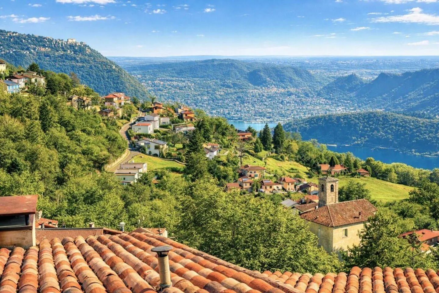 Casa unifamiliare in posizione tranquilla con vista, da ristrutturare - Foto 2 di 15