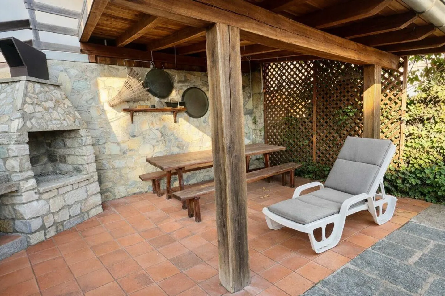 Casa unifamiliare in posizione tranquilla con vista, da ristrutturare - Foto 10 di 15
