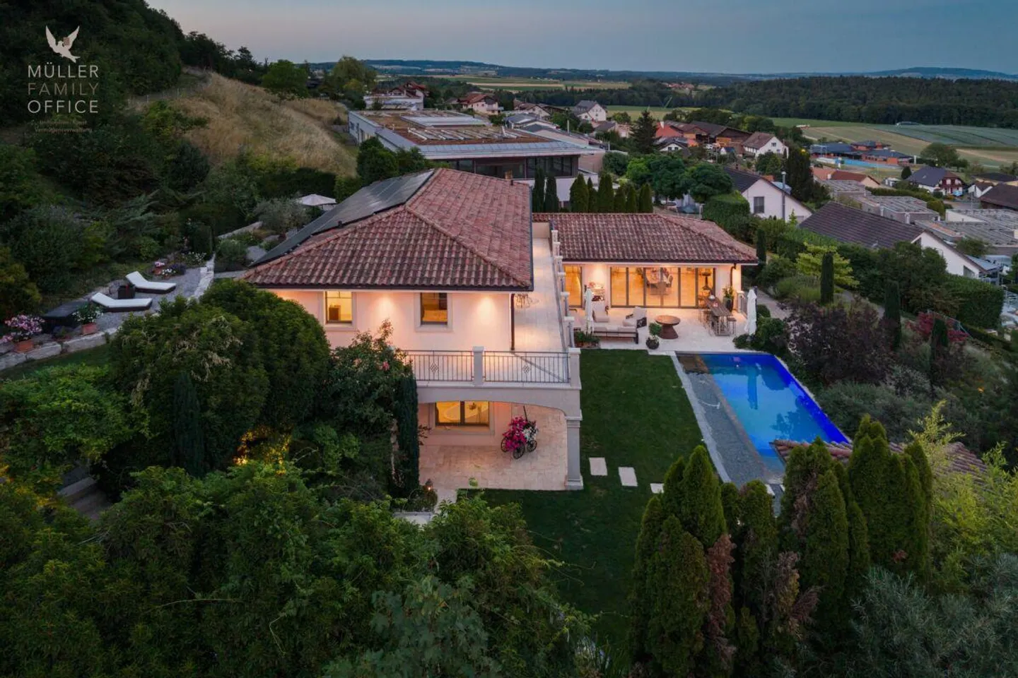 Mediterrane Luxusvilla mit Naturpool und traumhaftem Gartenparadies - Photo 7 sur 13