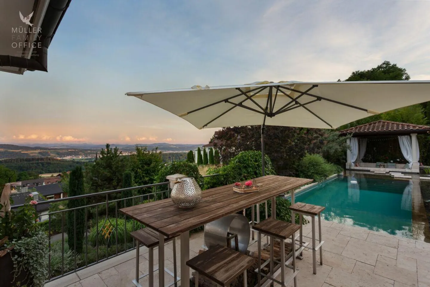Mediterrane Luxusvilla mit Naturpool und traumhaftem Gartenparadies - Photo 9 sur 13