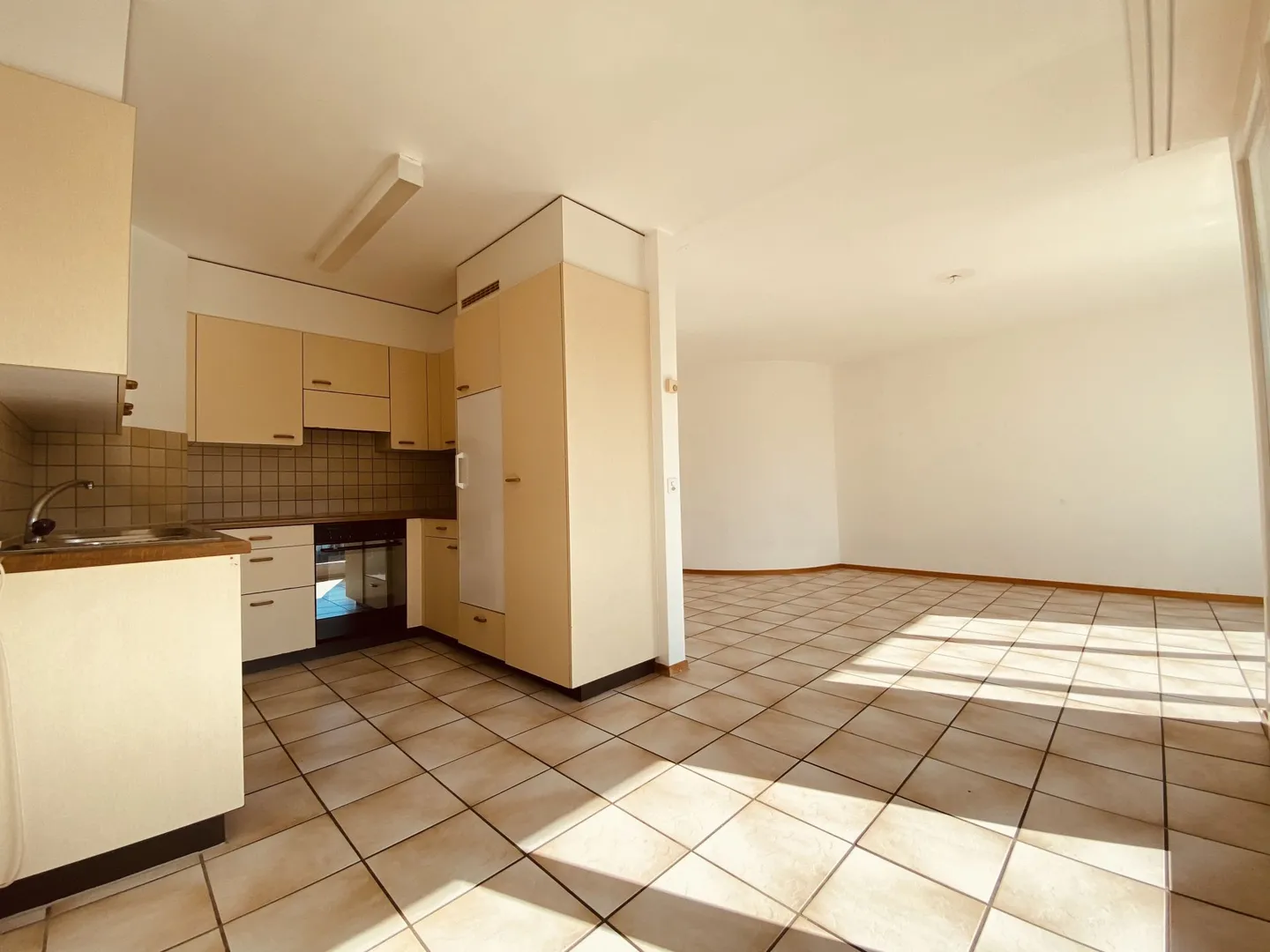 Appartamento 3.5 locali con balcone, lavatrice privata, cantina e locale biciclette - Foto 3 di 8