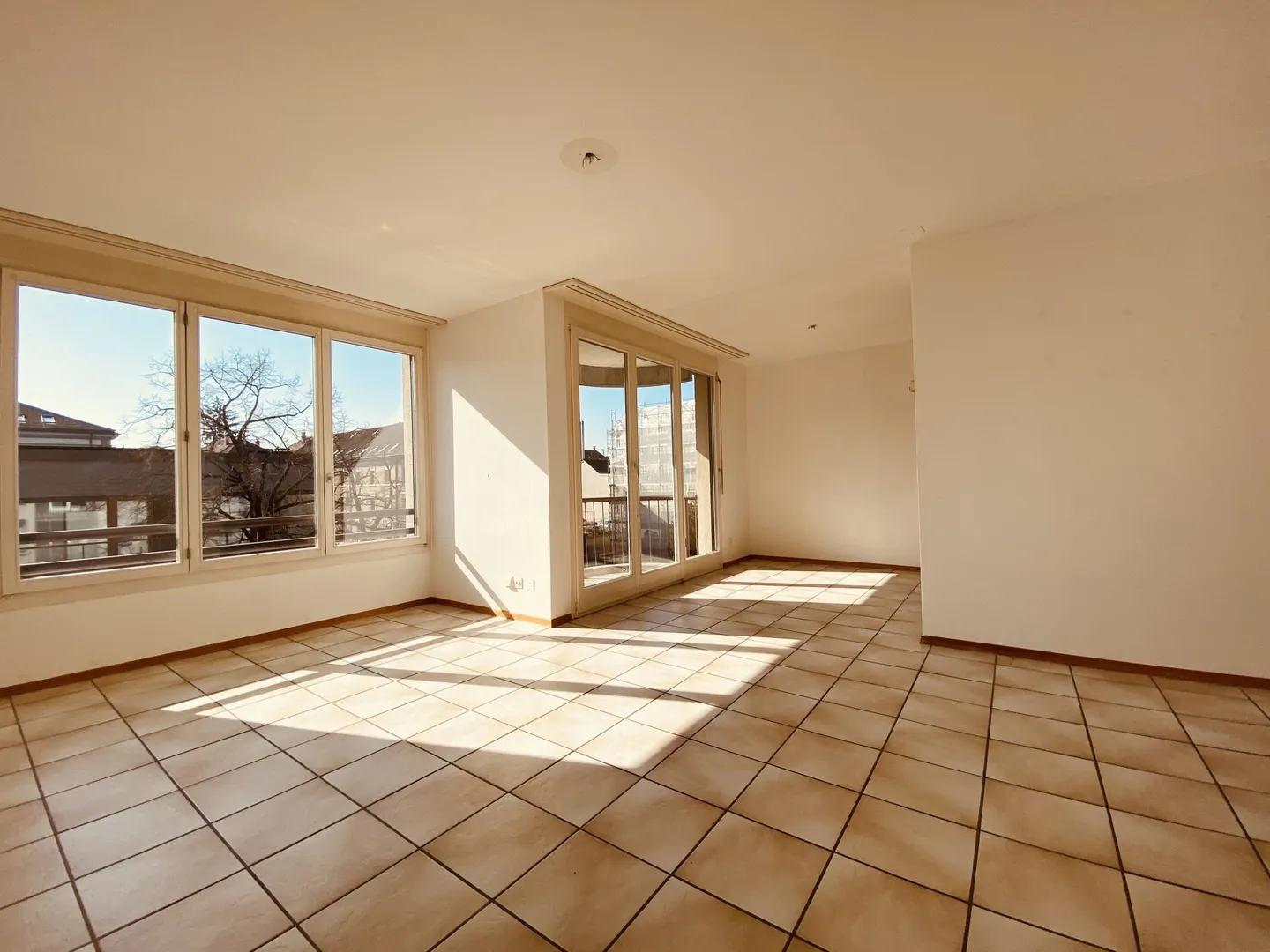 Appartamento 3.5 locali con balcone, lavatrice privata, cantina e locale biciclette - Foto 4 di 8
