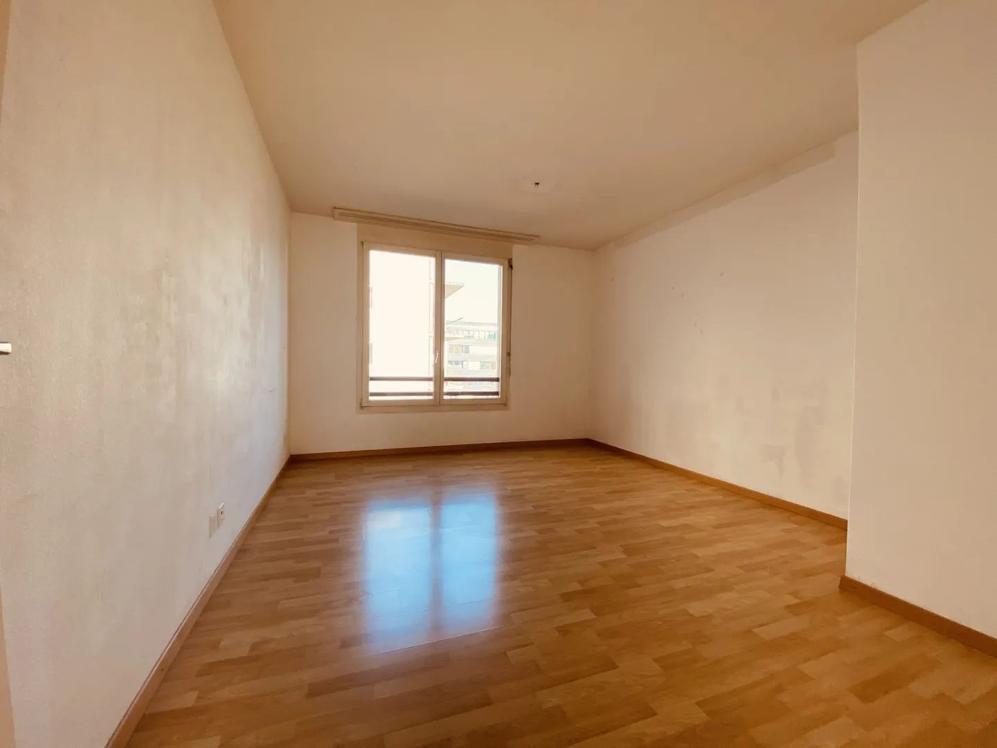 Appartamento 3.5 locali con balcone, lavatrice privata, cantina e locale biciclette - Foto 6 di 8