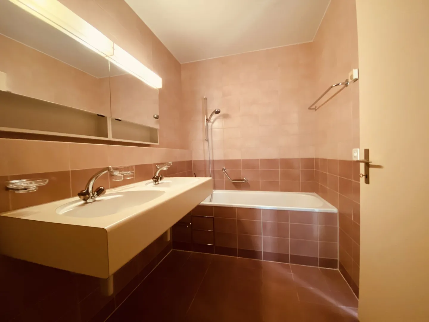 Appartamento 3.5 locali con balcone, lavatrice privata, cantina e locale biciclette - Foto 7 di 8