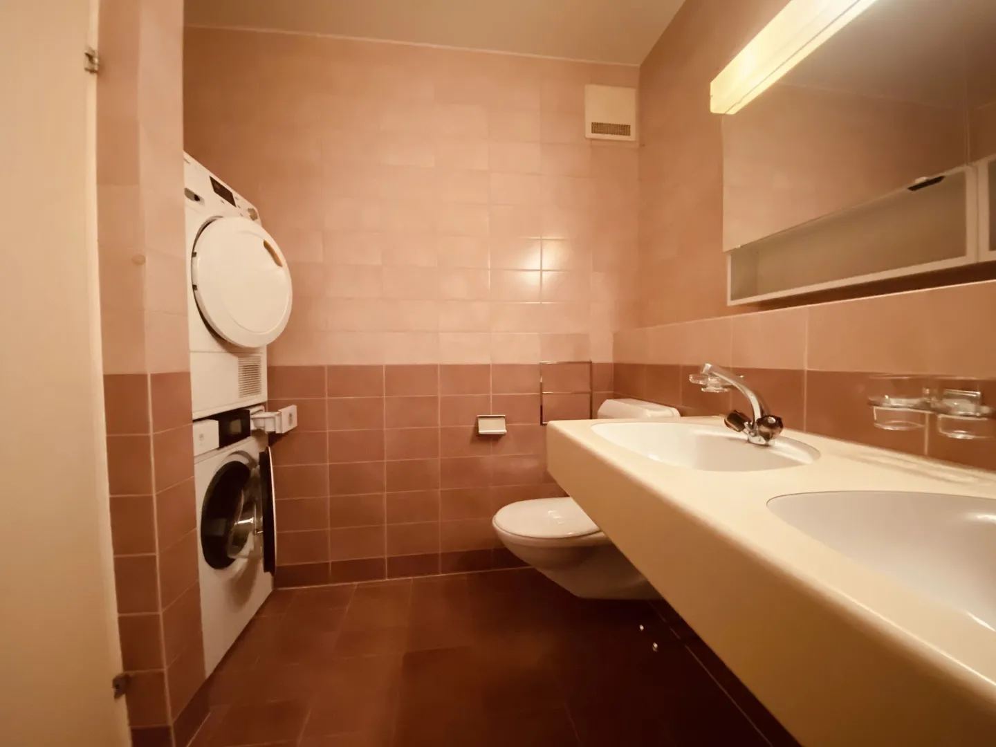 Appartamento 3.5 locali con balcone, lavatrice privata, cantina e locale biciclette - Foto 8 di 8