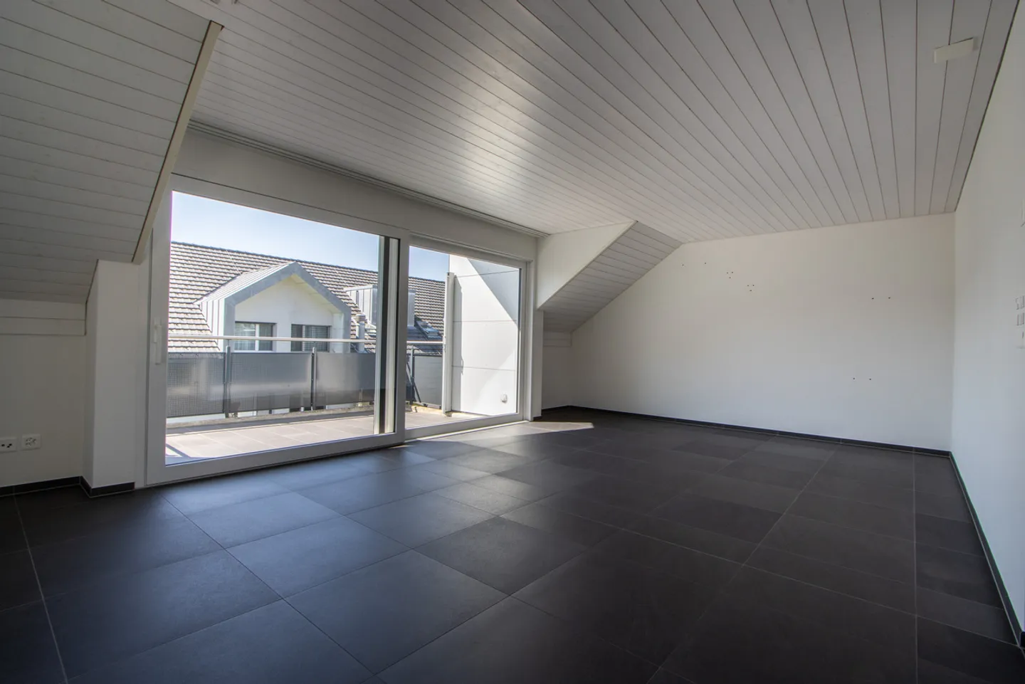 Vivere con stile: Appartamento mansardato di 4.5 locali con un fascino speciale - Foto 3 di 10