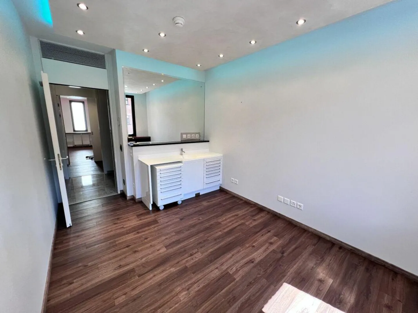 Espace idéal pour des activités médicales ou dentaires - Photo 4 sur 5