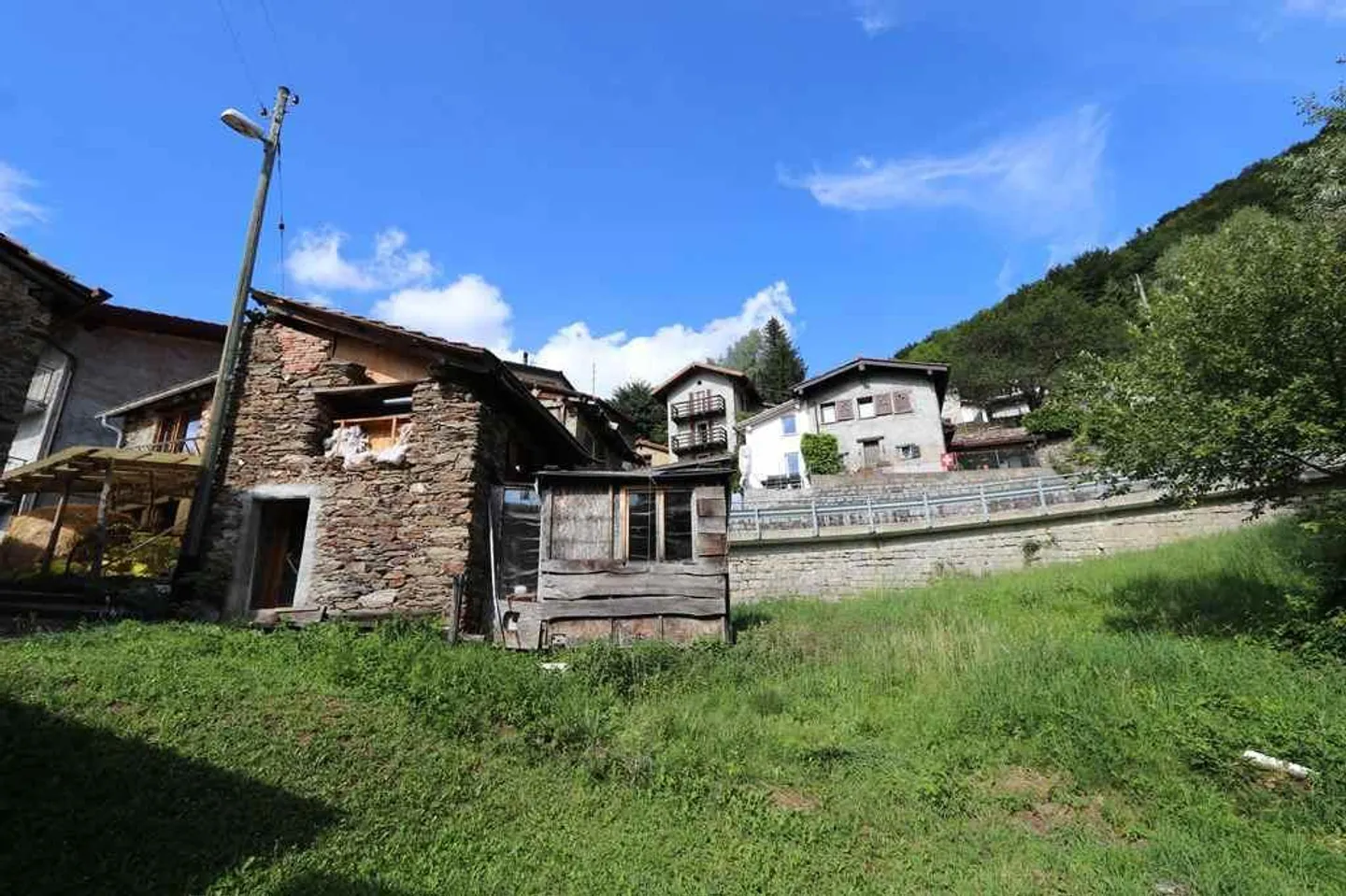 3 Rustic Houses to Renovate with Large Surroundings and View - Photo 5 of 13