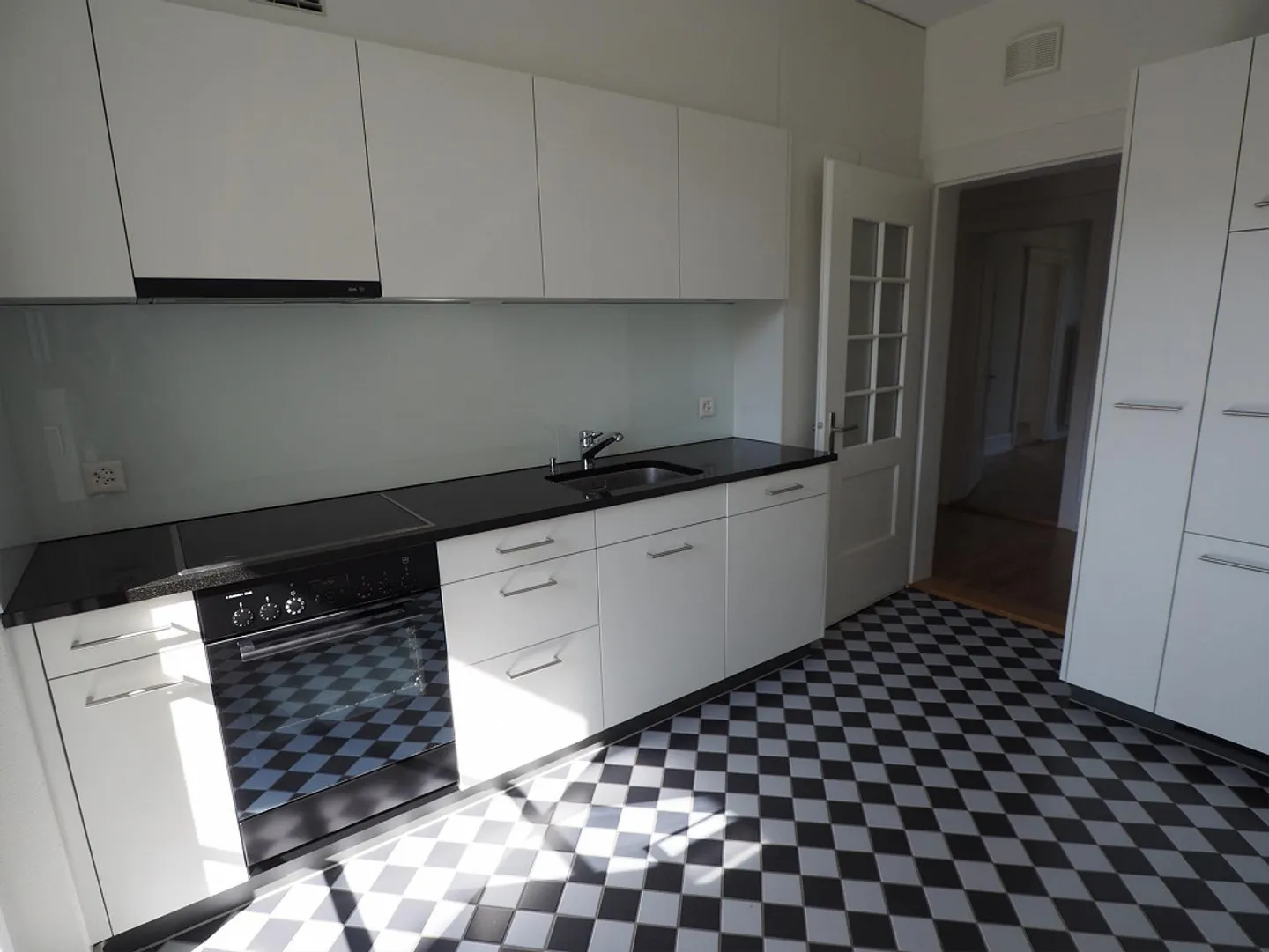 Spacious city apartment in a central location - Photo 2 of 11