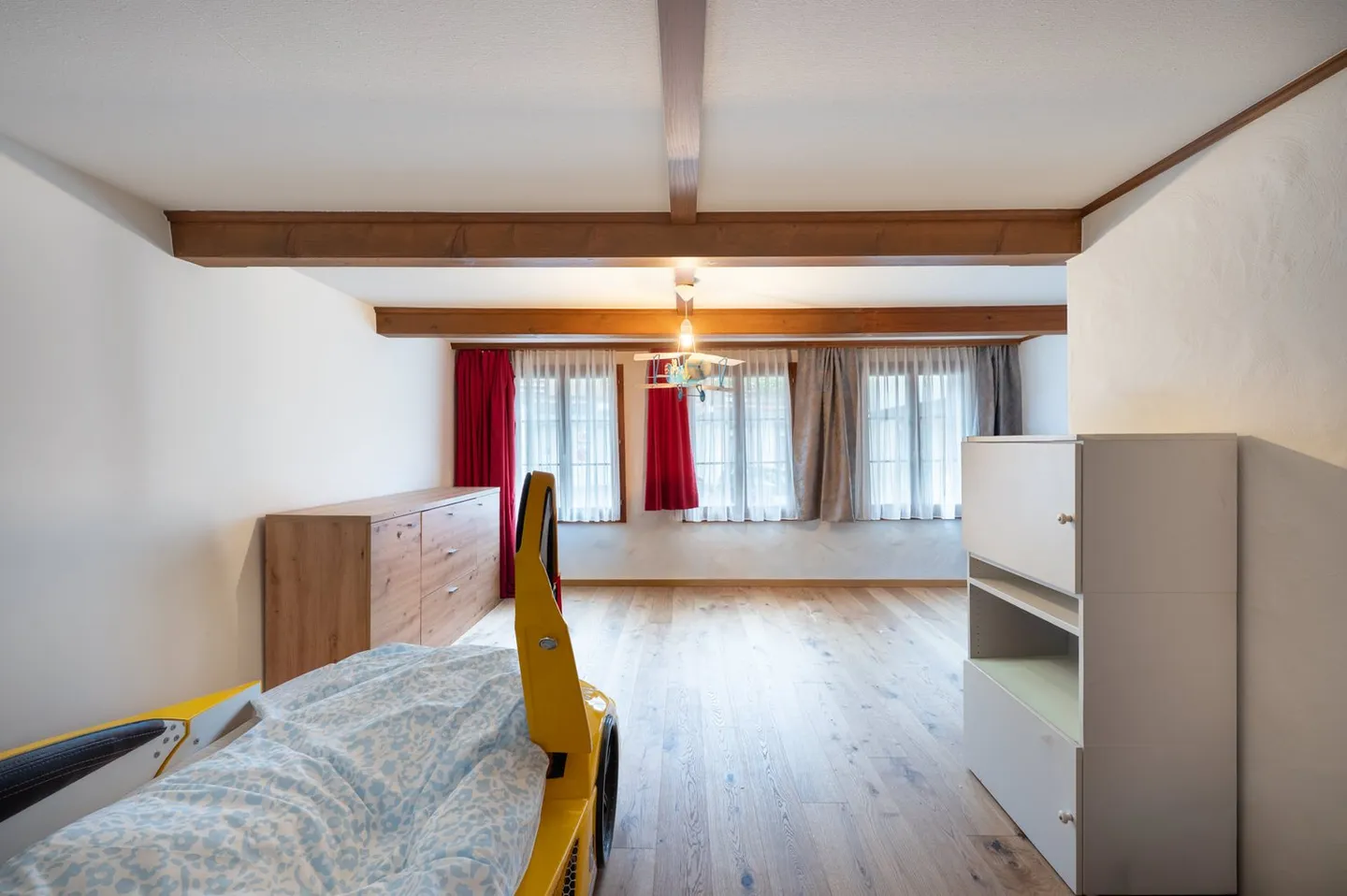 Residential building in the heart of Goldswil - A house with history seeks future - Photo 5 of 22