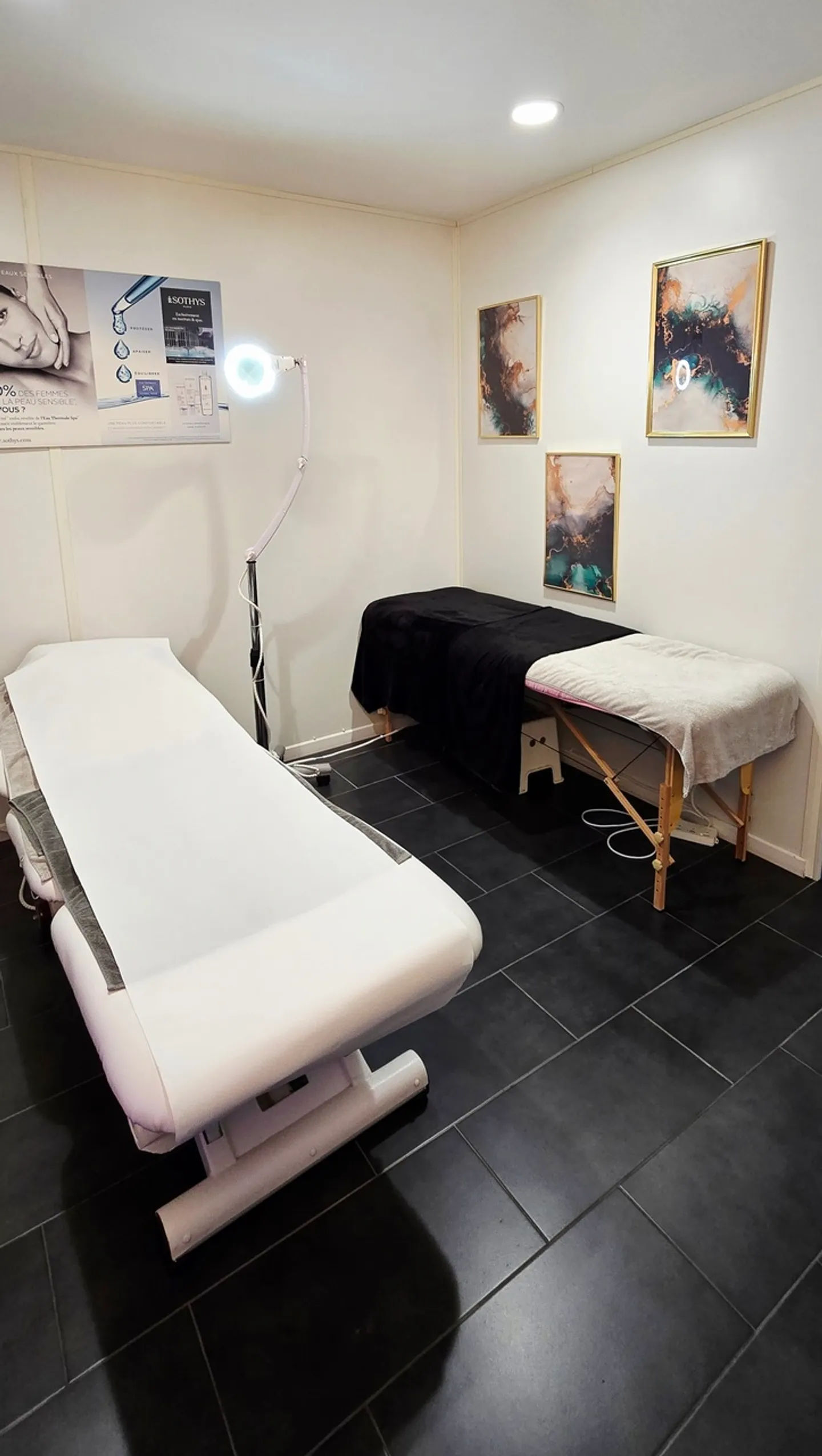 Nail salon - Photo 5 of 9