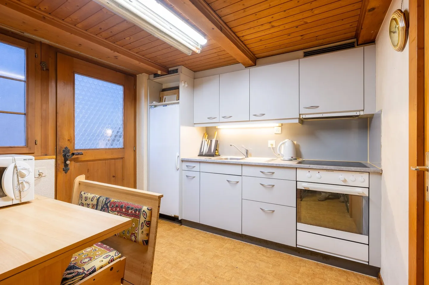 Residential building in the heart of Goldswil - A house with history seeks future - Photo 13 of 22