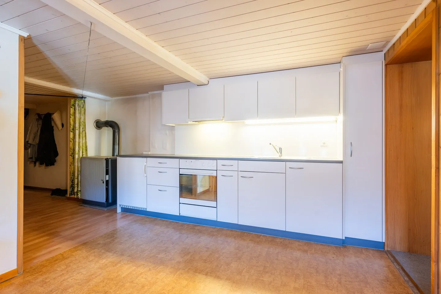 Residential building in the heart of Goldswil - A house with history seeks future - Photo 19 of 22