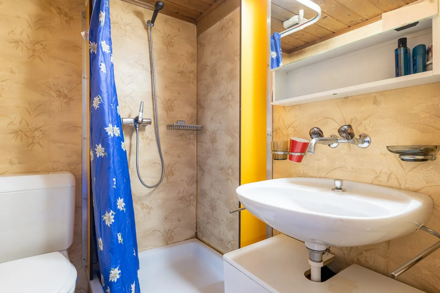 Residential building in the heart of Goldswil - A house with history seeks future - Photo 21 of 22