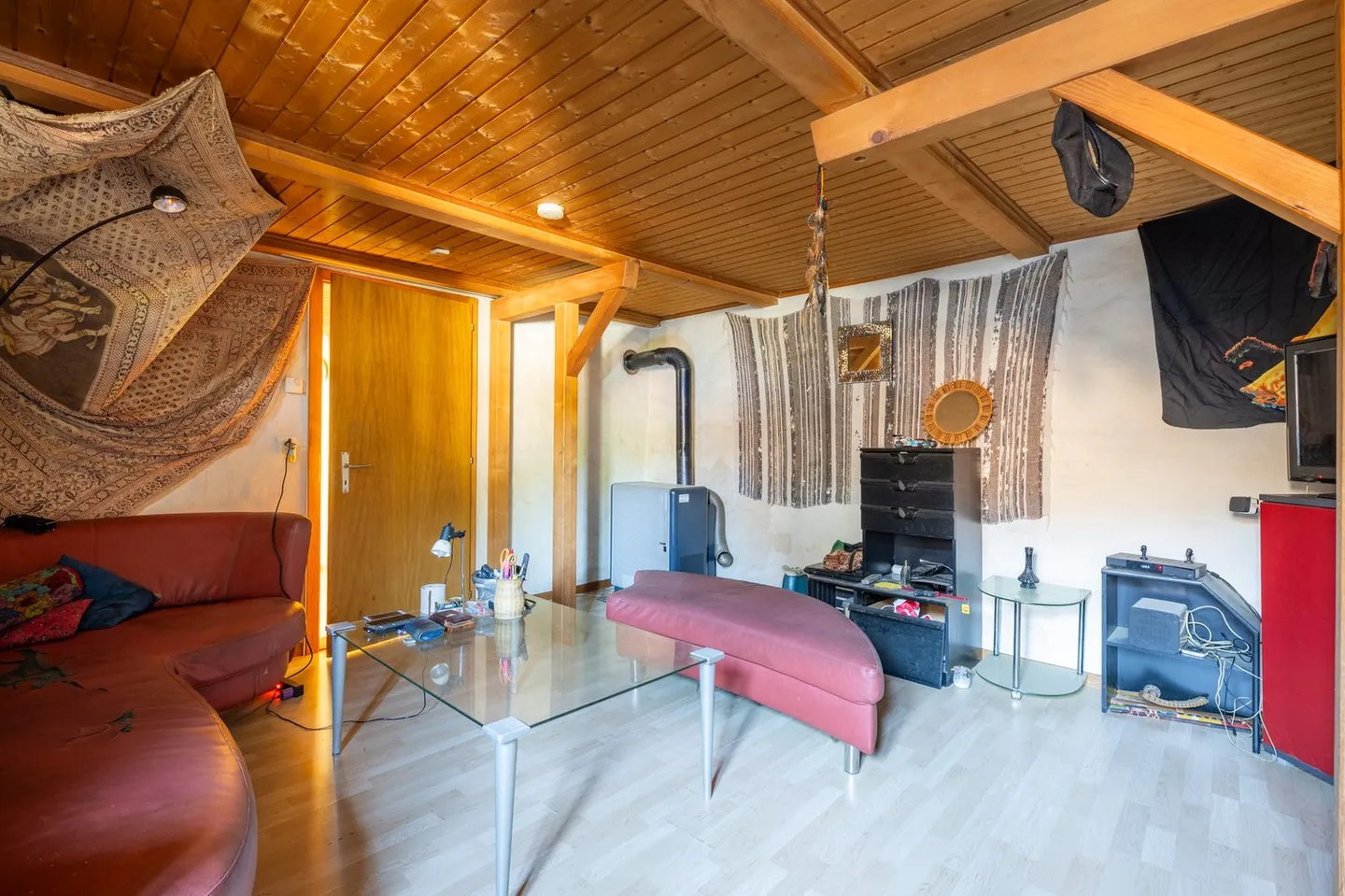 Residential building in the heart of Goldswil - A house with history seeks future - Photo 16 of 22