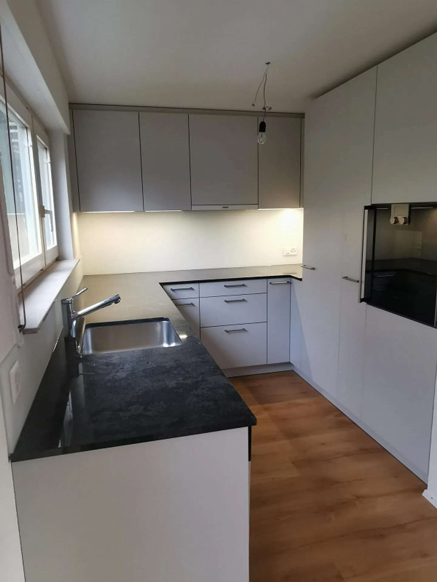 Spacious 7.5-Room House with Garden and Garage - Photo 3 of 29