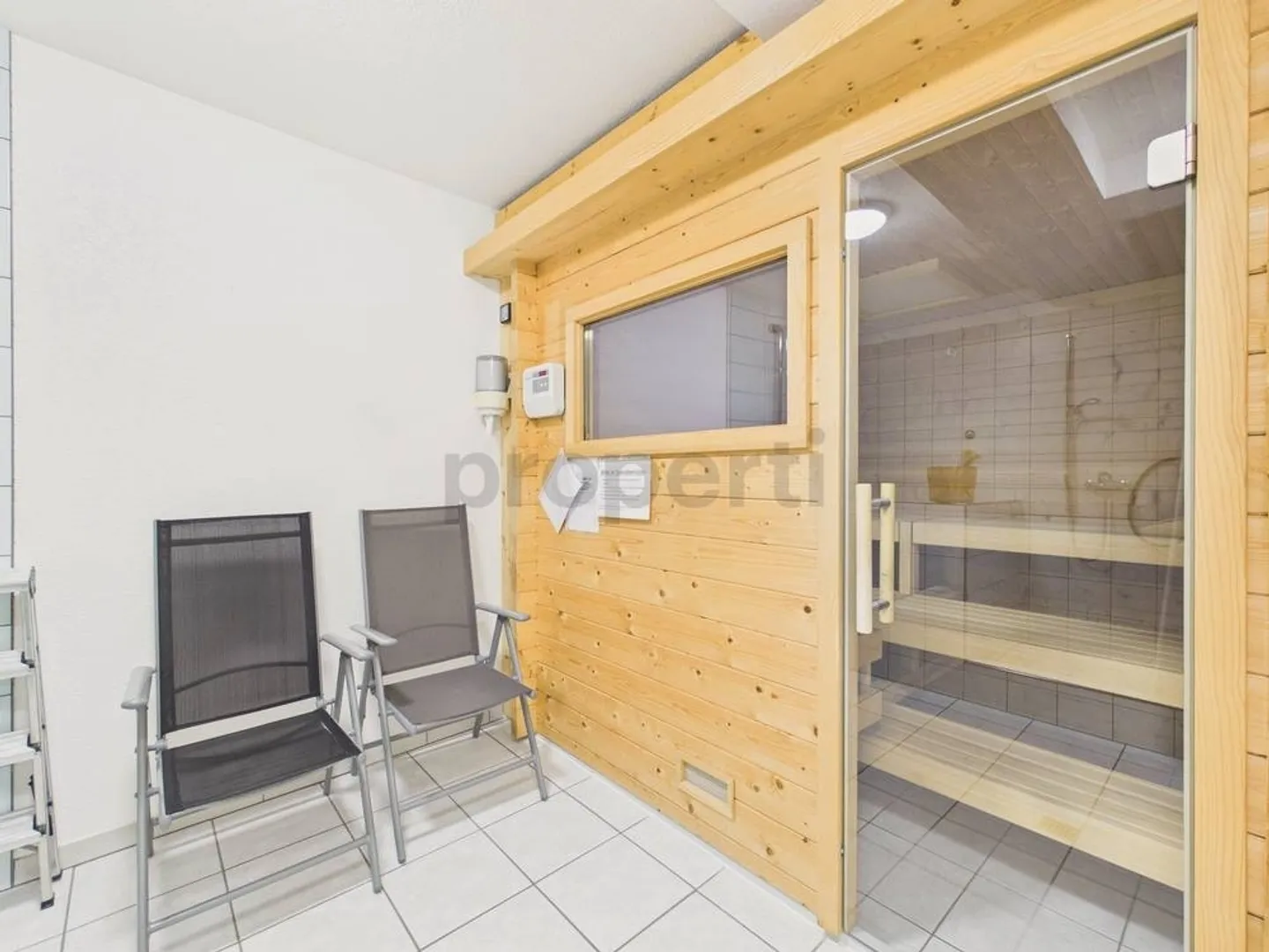Vivere come in un resort - moderno appartamento di 4,5 stanze con piscina e sauna inclusi - Foto 12 di 13