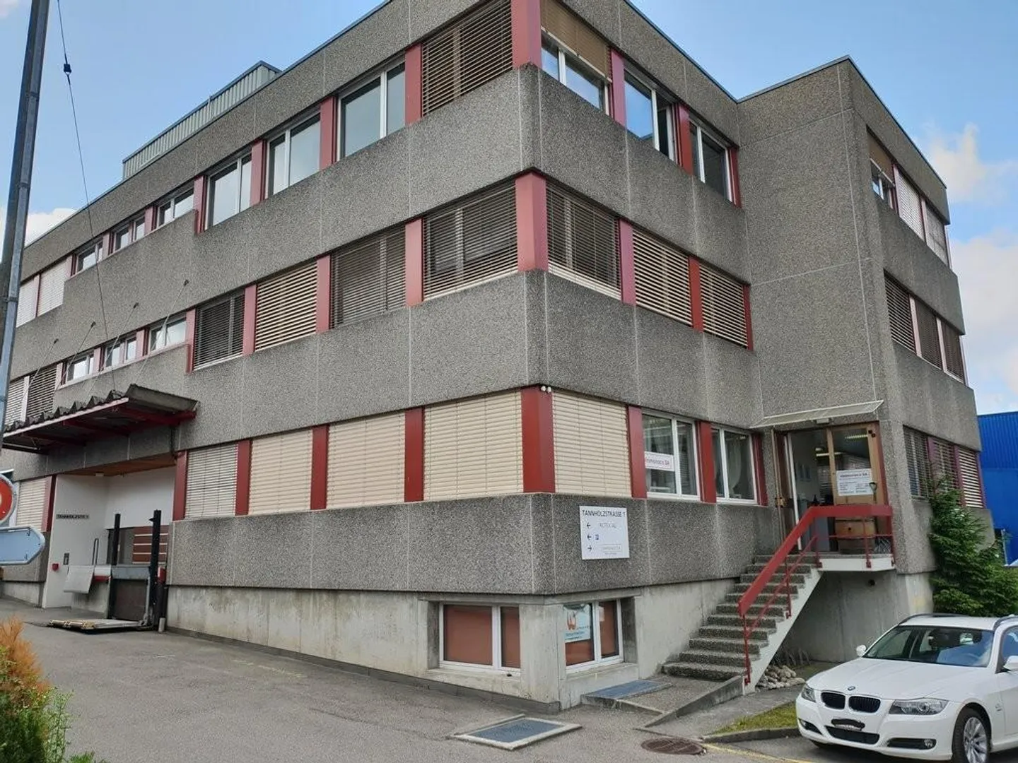 Espace commercial / bureau avec vue de 65,40 m2 dans "Hirzi" Zollikofen - Photo 1 sur 5