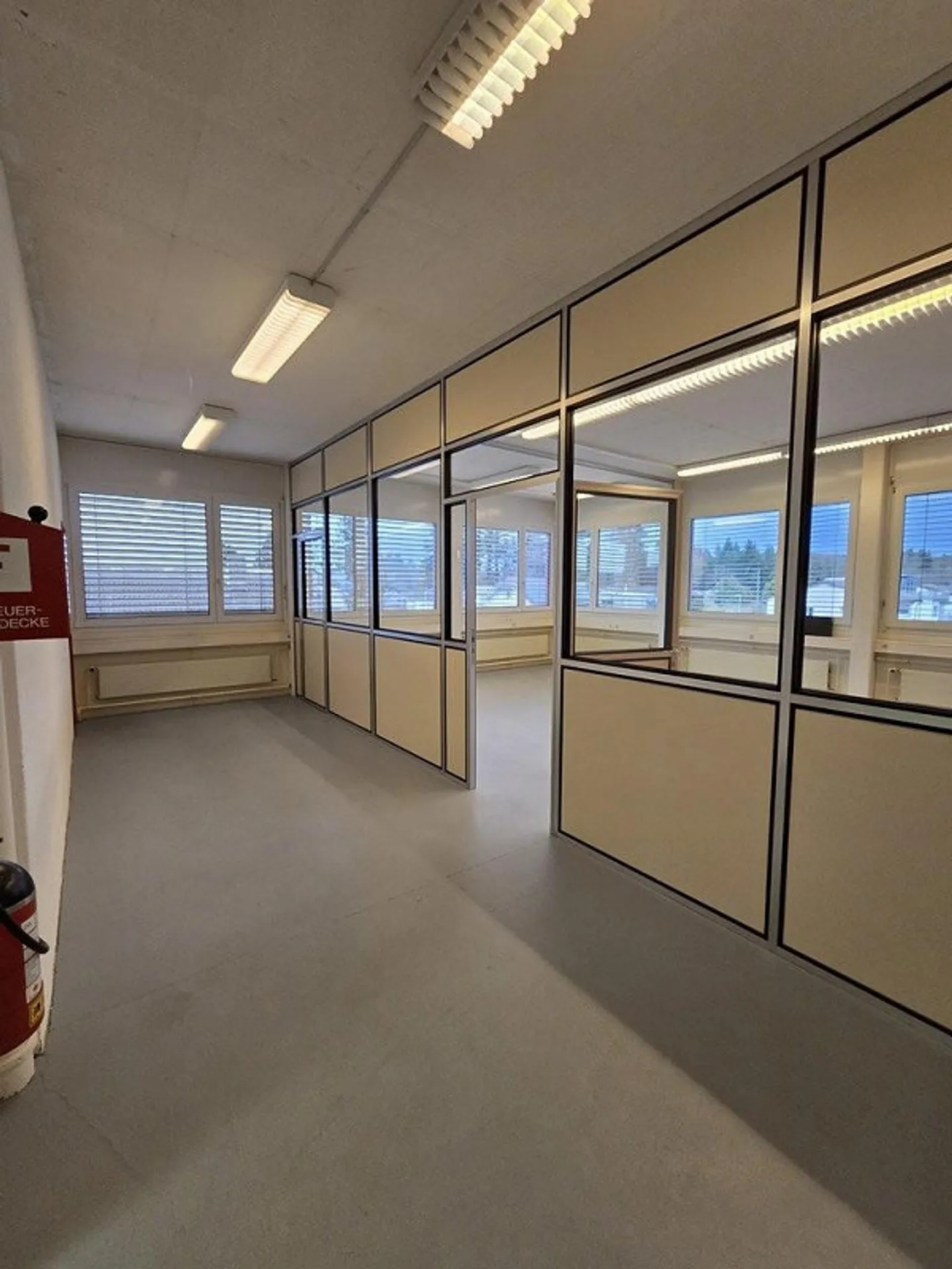 Espace commercial / bureau avec vue de 65,40 m2 dans "Hirzi" Zollikofen - Photo 3 sur 5