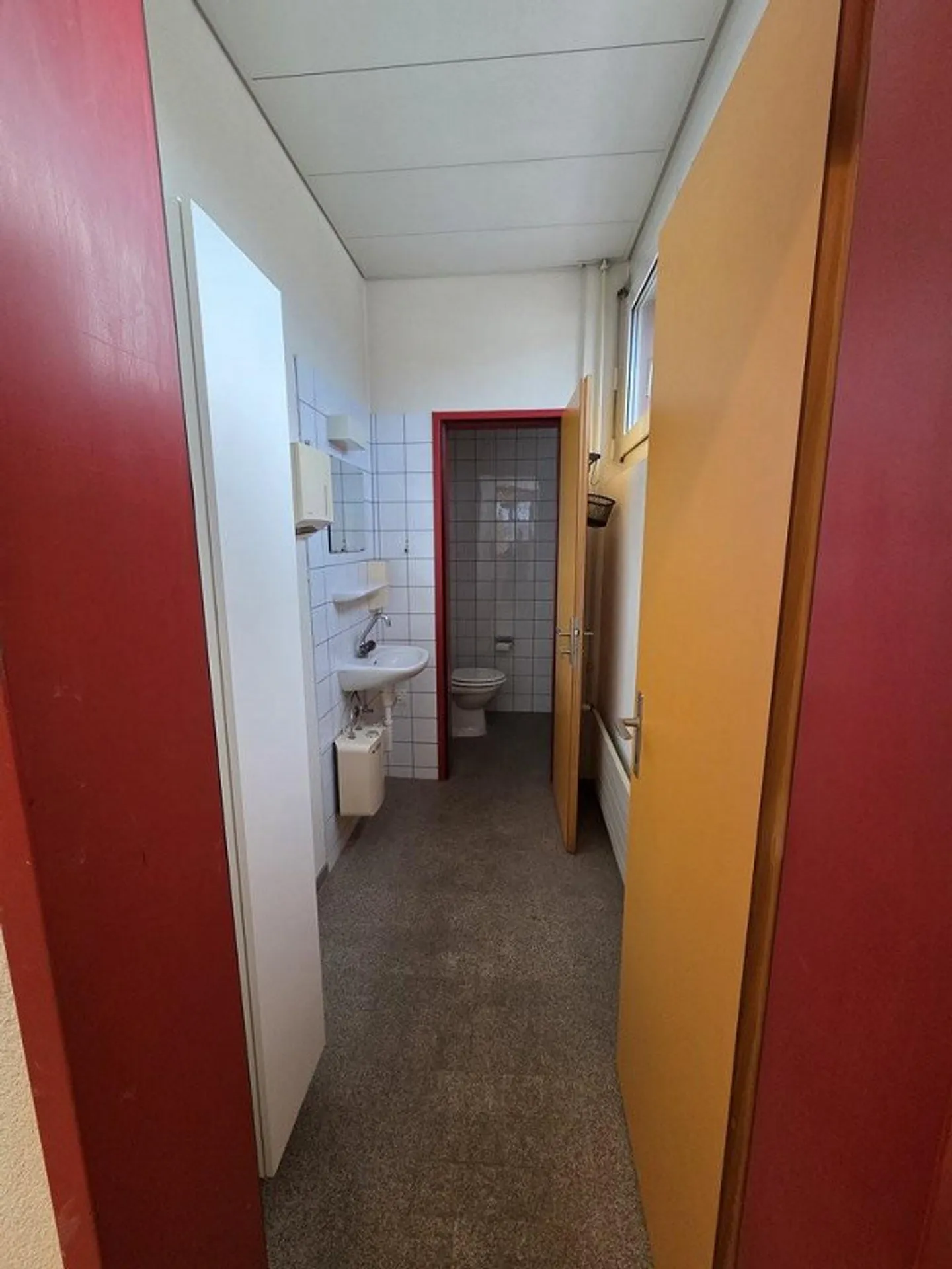 Espace commercial / bureau avec vue de 65,40 m2 dans "Hirzi" Zollikofen - Photo 4 sur 5