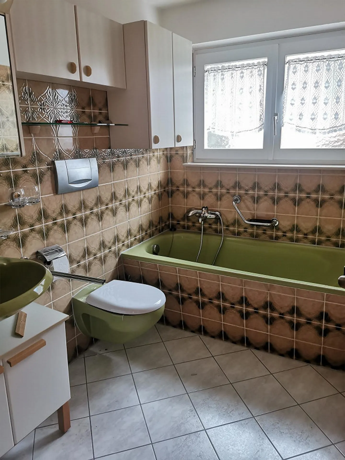 Spacious 7.5-Room House with Garden and Garage - Photo 22 of 29