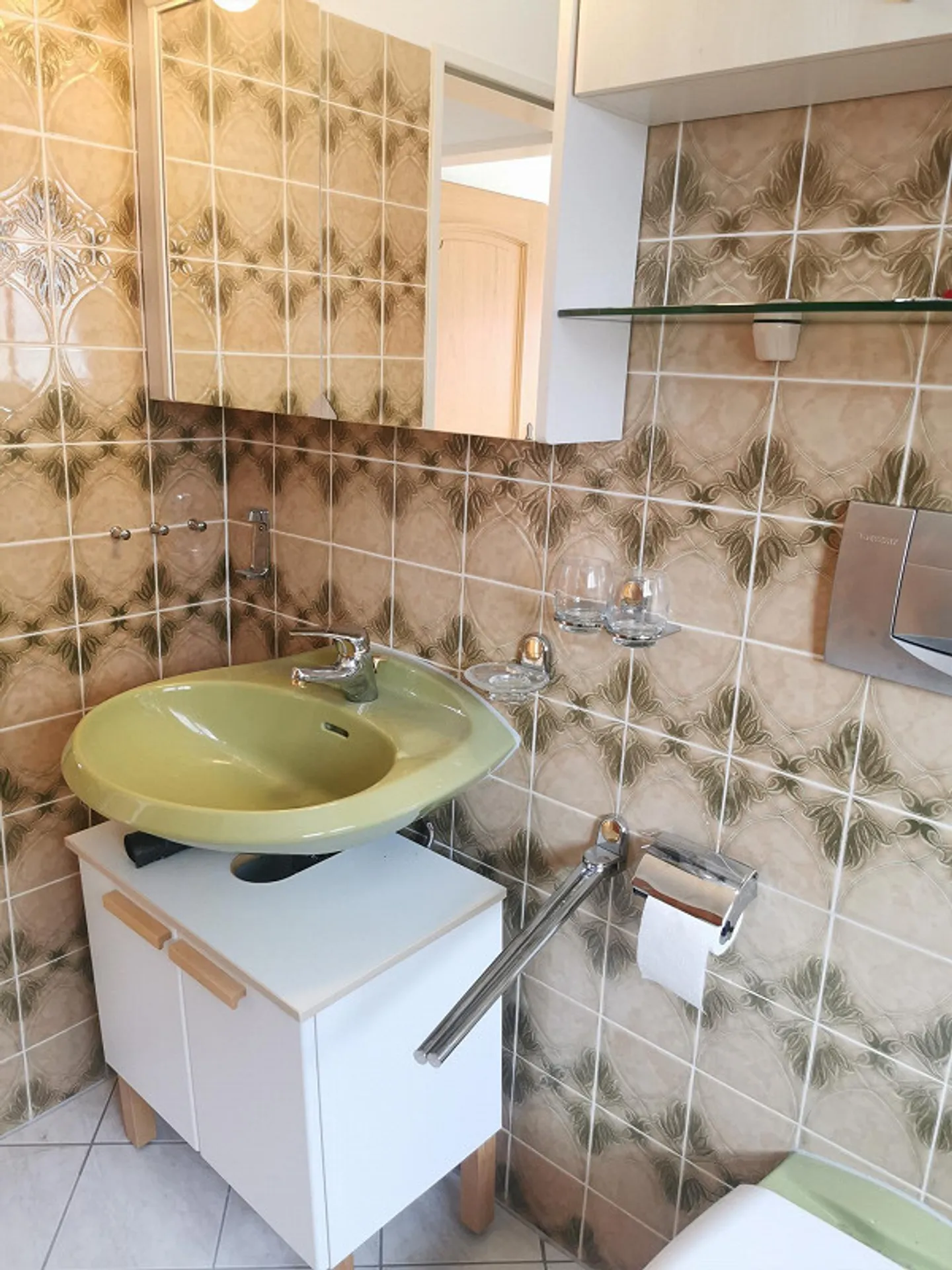 Spacious 7.5-Room House with Garden and Garage - Photo 23 of 29