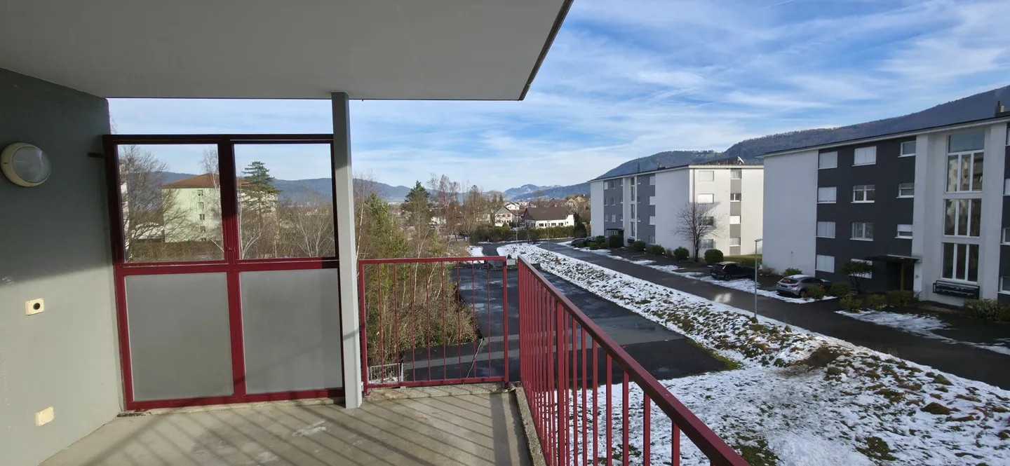 Renovated 3.5-room apartment with balcony in Courrendlin - Photo 3 of 14