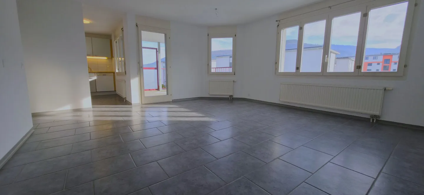 Renovated 3.5-room apartment with balcony in Courrendlin - Photo 4 of 14